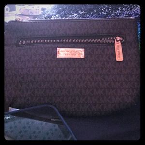 Michael kors big wristlet